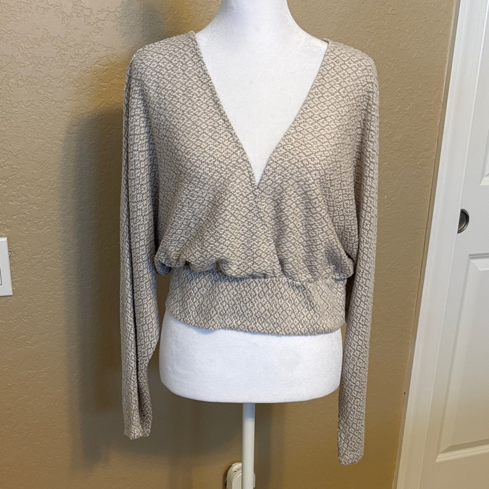 Urban Outfitters‎ Beige V-Neck Lightweight Knit Top, Size Large